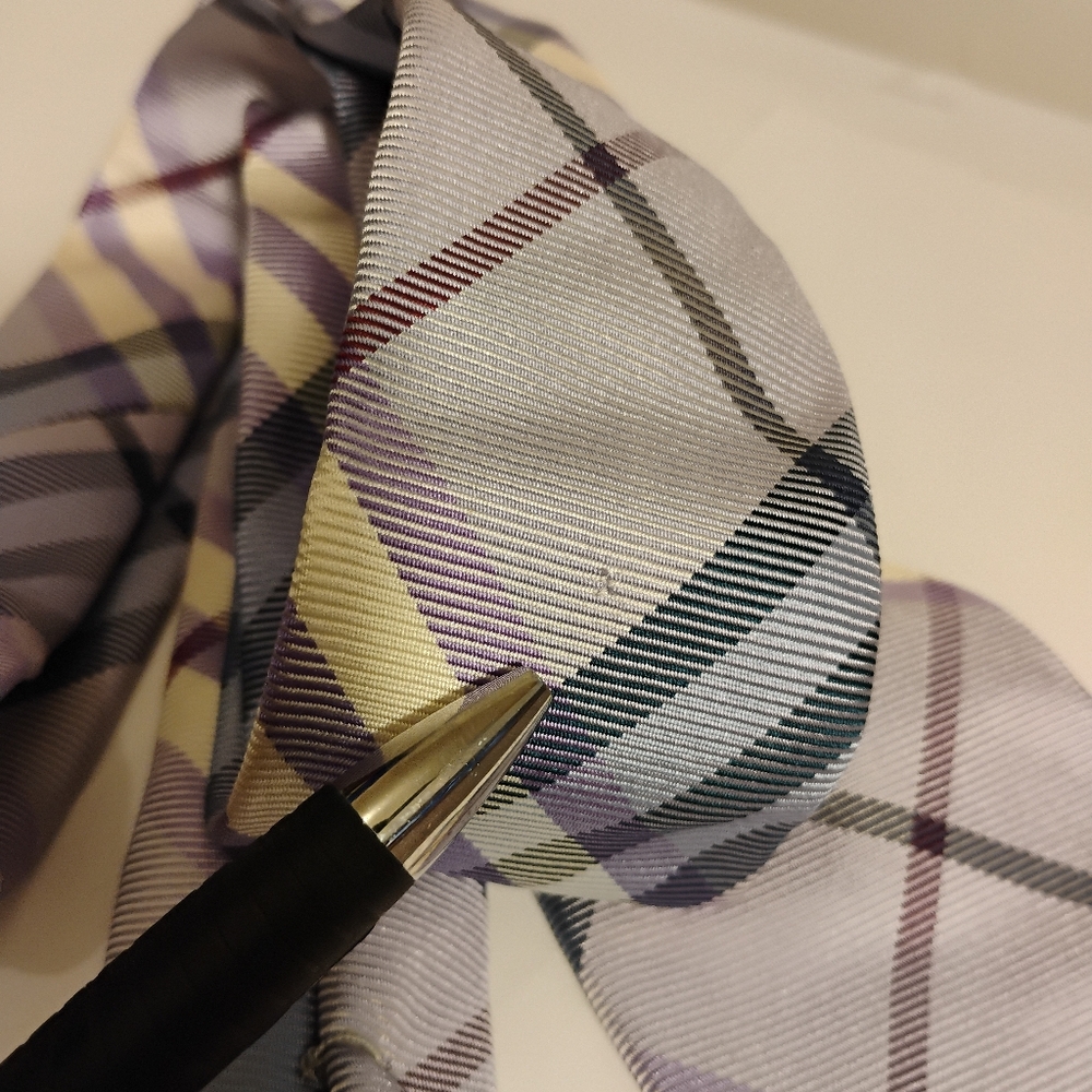 Burberry Mens Iconic Nova Check Skinny Tie 100% Silk - Picture 2 of 13